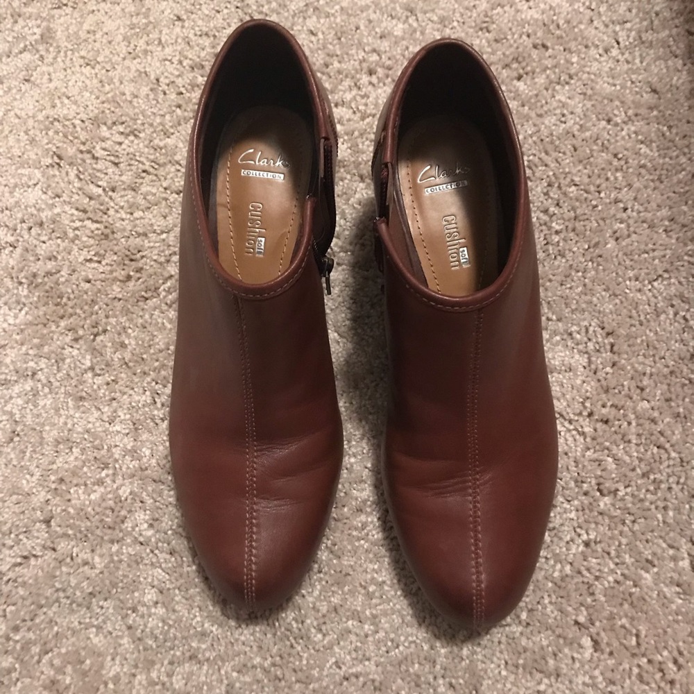 Clarks brown booties Sz 7